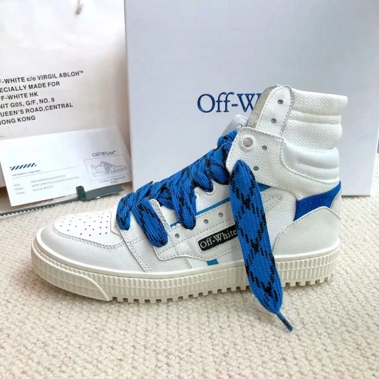Men's shoes💰620 OFF WHITE ⚡️Couple style⚡️🍓New color🍓 The latest spring model of Gaobang street casual Martin style masterpiece, released the highest quality version on the market 👊 Series original mold opening, original lasting, production technology 1:1 original ➰🔜The best choice for more and more celebrities and Internet celebrities🔸In the classics Changes in the code🔸Innovate in the trend🔸Strive to break away from the shackles of bad street design🔝Although he is not the originator of fashion design, he is definitely a shining dark horse in avant-garde design🐴🆙Do not follow the trend🔅Not universal beauty🔅 Fabric💯First-layer cowhide Lining💯Imported skin-friendly and environmentally friendly polyester mesh Foot pads💯Original molded high-elastic environmentally friendly molding pads Midsole💯Original sleeve lasting process Outsole💯Rubber outsole Packaging💯Official website synchronizes a full set of packaging (brand wrapping paper, brand certificate, brand bag) code number 35-44, 45 customized